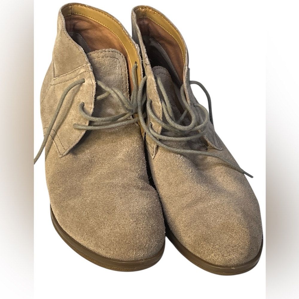 Clarks Beige Suede Ankle Boots EUC SB9
